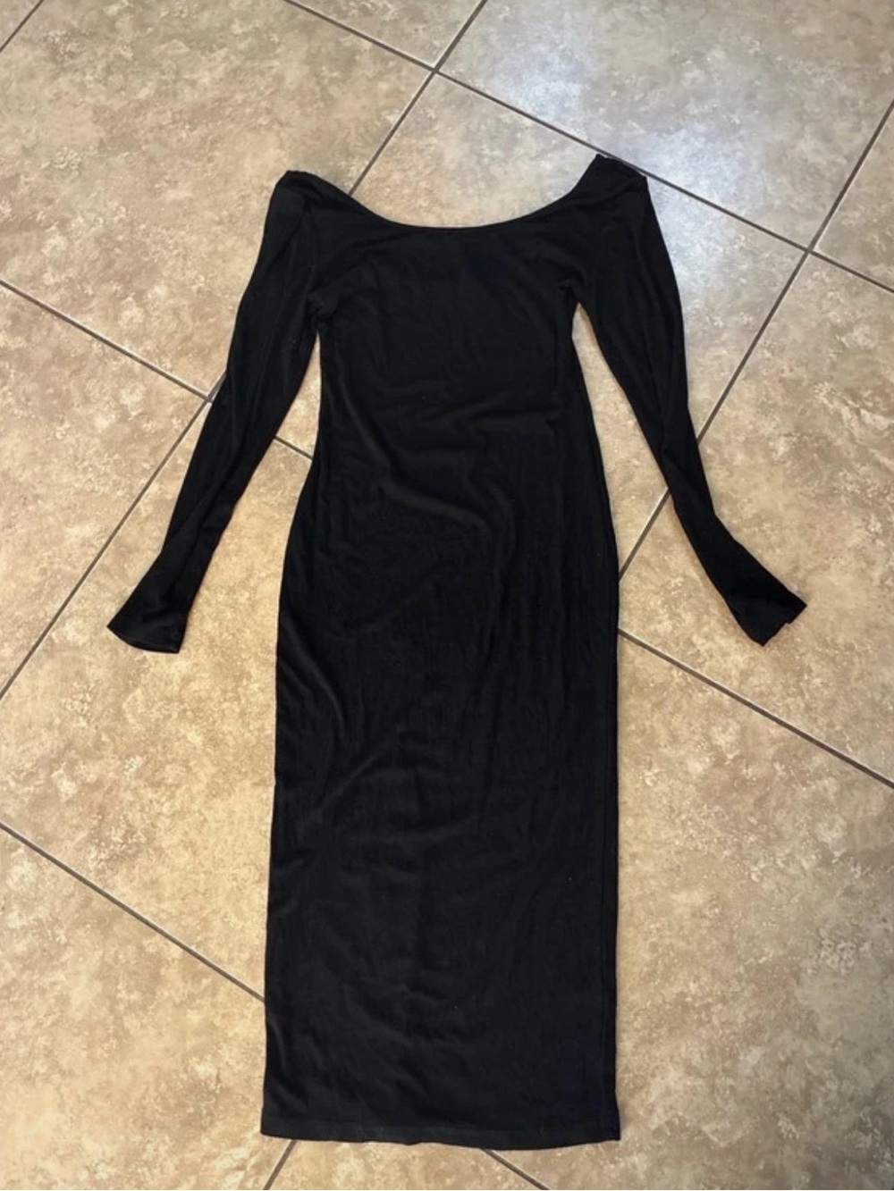 vestique Black Off-Shoulder Long Sleeve Midi Dress